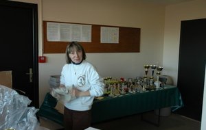 Ghyslaine prépare les récompenses