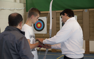 Démonstration de l'encochage de la flèche sur la corde